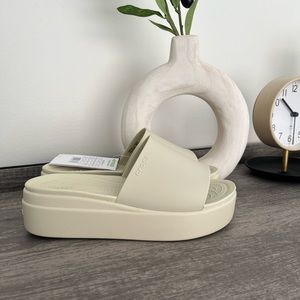 New Crocs Brooklyn sandals